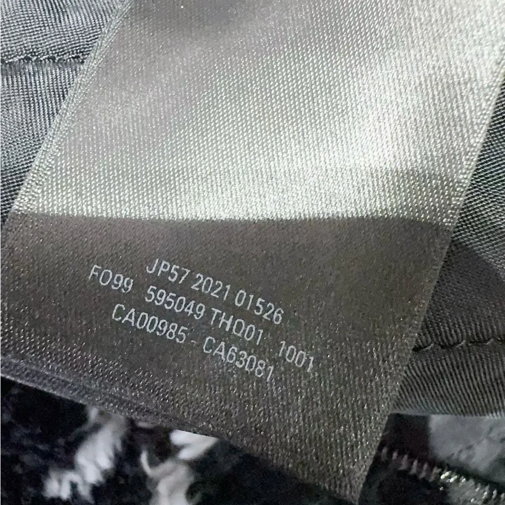 Authentic Balenciaga Black and White Fleece Jacket - Picture 5 of 5